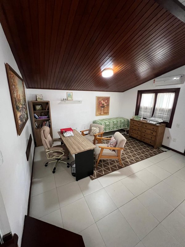 CASA COMERCIAL PARA LOCAÇÃO/ALUGUEL PISCINA VILAS DO ATLÂNTICO LAURO FREITAS Avenida Praia de Pajussara Lauro de Freitas - 