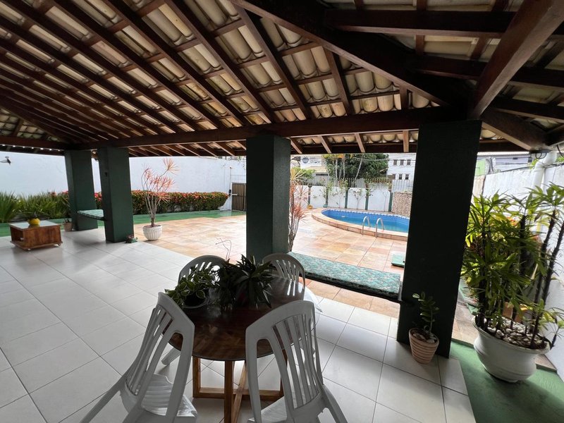 CASA COMERCIAL PARA LOCAÇÃO/ALUGUEL PISCINA VILAS DO ATLÂNTICO LAURO FREITAS Avenida Praia de Pajussara Lauro de Freitas - 