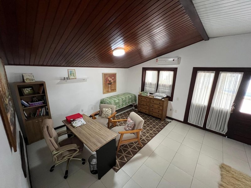 CASA COMERCIAL PARA LOCAÇÃO/ALUGUEL PISCINA VILAS DO ATLÂNTICO LAURO FREITAS Avenida Praia de Pajussara Lauro de Freitas - 