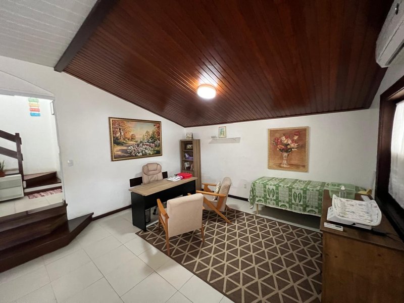 CASA COMERCIAL PARA LOCAÇÃO/ALUGUEL PISCINA VILAS DO ATLÂNTICO LAURO FREITAS Avenida Praia de Pajussara Lauro de Freitas - 