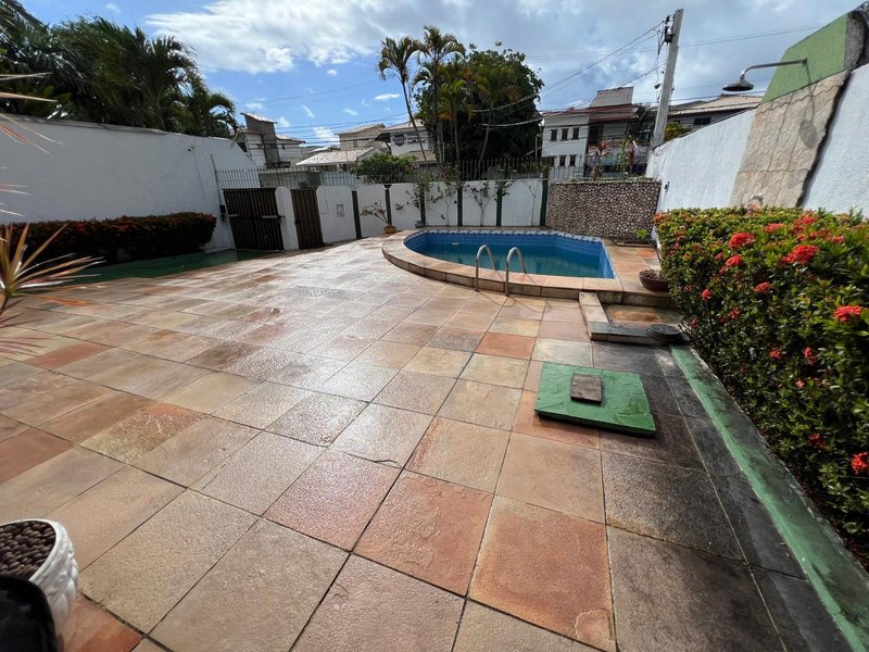 CASA COMERCIAL PARA LOCAÇÃO/ALUGUEL PISCINA VILAS DO ATLÂNTICO LAURO FREITAS Avenida Praia de Pajussara Lauro de Freitas - 
