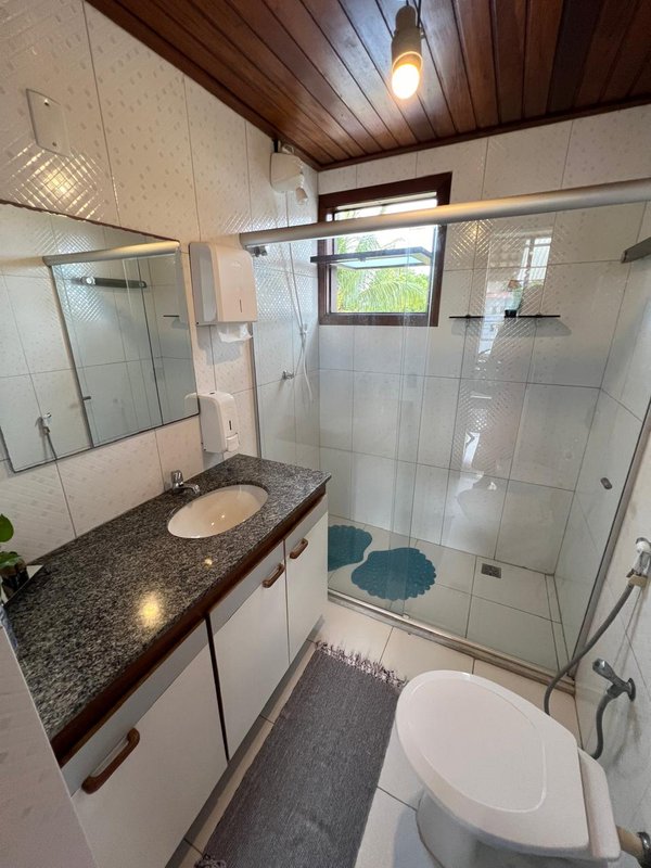 CASA COMERCIAL PARA LOCAÇÃO/ALUGUEL PISCINA VILAS DO ATLÂNTICO LAURO FREITAS Avenida Praia de Pajussara Lauro de Freitas - 