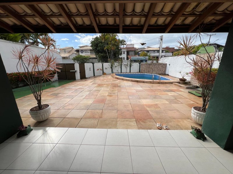 CASA COMERCIAL PARA LOCAÇÃO/ALUGUEL PISCINA VILAS DO ATLÂNTICO LAURO FREITAS Avenida Praia de Pajussara Lauro de Freitas - 