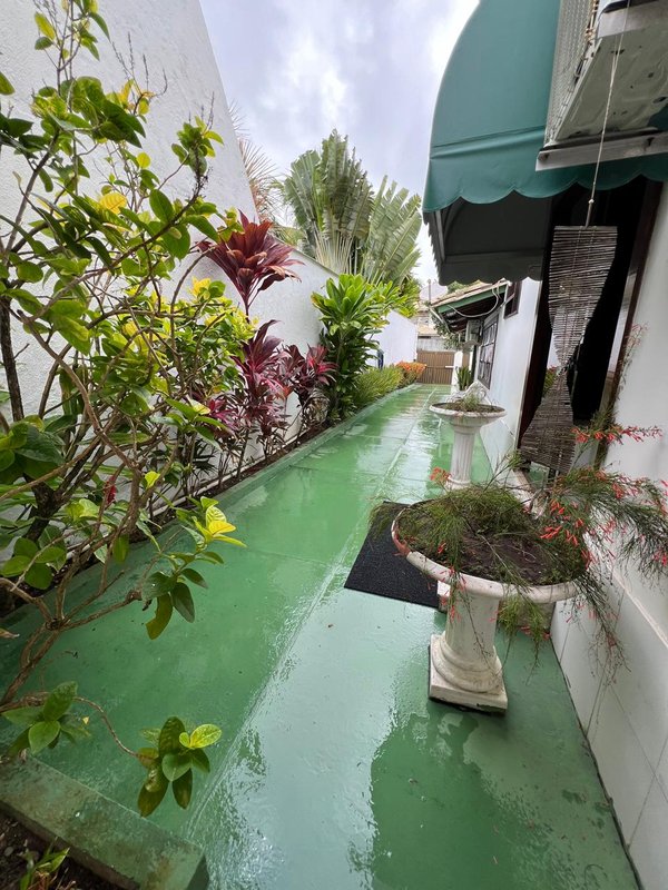CASA COMERCIAL PARA LOCAÇÃO/ALUGUEL PISCINA VILAS DO ATLÂNTICO LAURO FREITAS Avenida Praia de Pajussara Lauro de Freitas - 