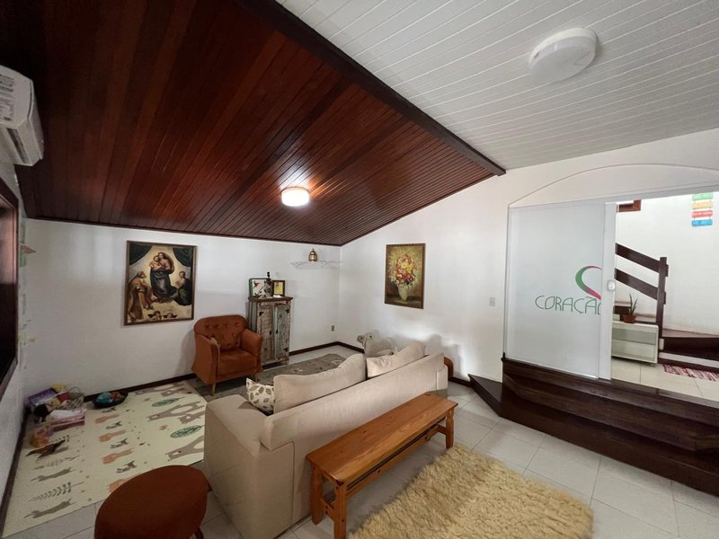 CASA COMERCIAL PARA LOCAÇÃO/ALUGUEL PISCINA VILAS DO ATLÂNTICO LAURO FREITAS Avenida Praia de Pajussara Lauro de Freitas - 