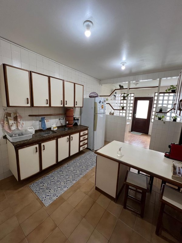 CASA COMERCIAL PARA LOCAÇÃO/ALUGUEL PISCINA VILAS DO ATLÂNTICO LAURO FREITAS Avenida Praia de Pajussara Lauro de Freitas - 
