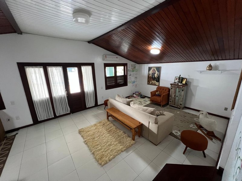 CASA COMERCIAL PARA LOCAÇÃO/ALUGUEL PISCINA VILAS DO ATLÂNTICO LAURO FREITAS Avenida Praia de Pajussara Lauro de Freitas - 