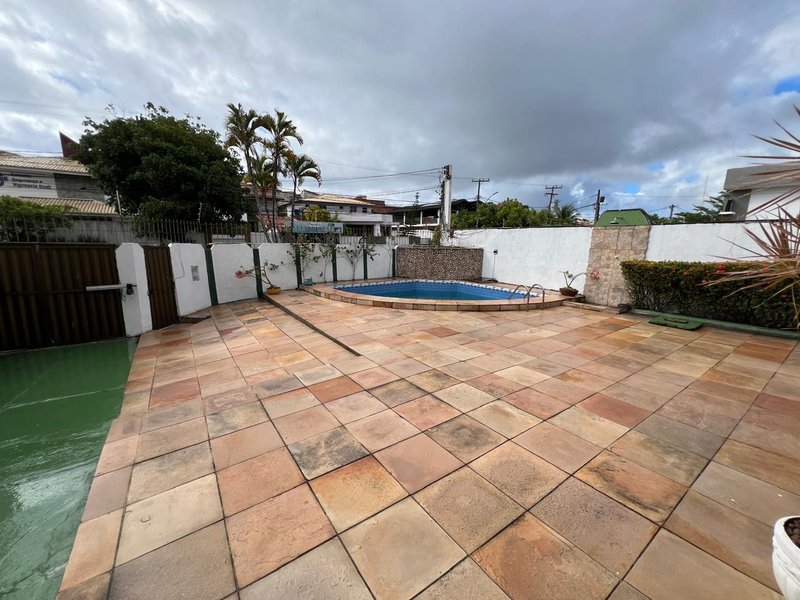 CASA COMERCIAL PARA LOCAÇÃO/ALUGUEL PISCINA VILAS DO ATLÂNTICO LAURO FREITAS Avenida Praia de Pajussara Lauro de Freitas - 