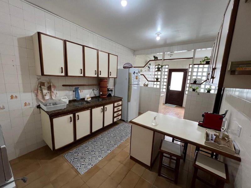 CASA COMERCIAL PARA LOCAÇÃO/ALUGUEL PISCINA VILAS DO ATLÂNTICO LAURO FREITAS Avenida Praia de Pajussara Lauro de Freitas - 