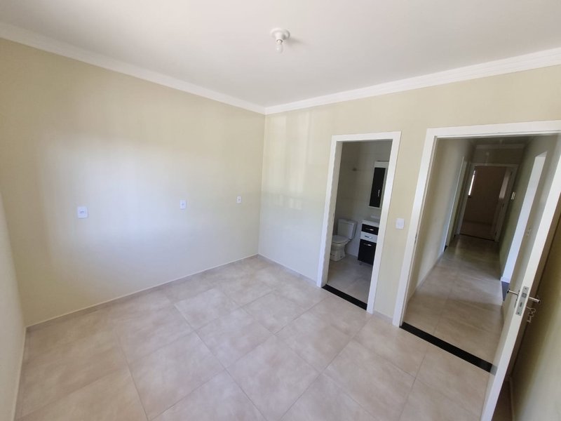 CASA COM 1 SUÍTE MAIS 2 DORMITÓRIOS EM DOM JOAQUIM - Brusque - 