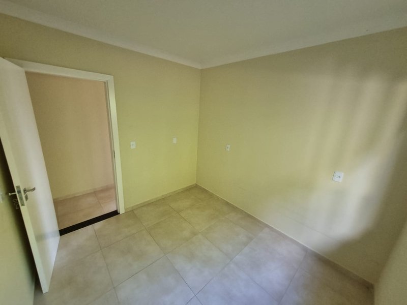 CASA COM 1 SUÍTE MAIS 2 DORMITÓRIOS EM DOM JOAQUIM - Brusque - 