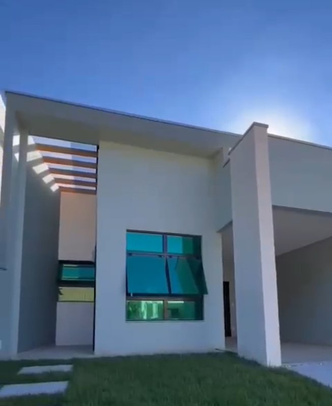 CASA COM 1 SUÍTE MAIS 2 DORMITÓRIOS NO CENTRO - Guabiruba - 