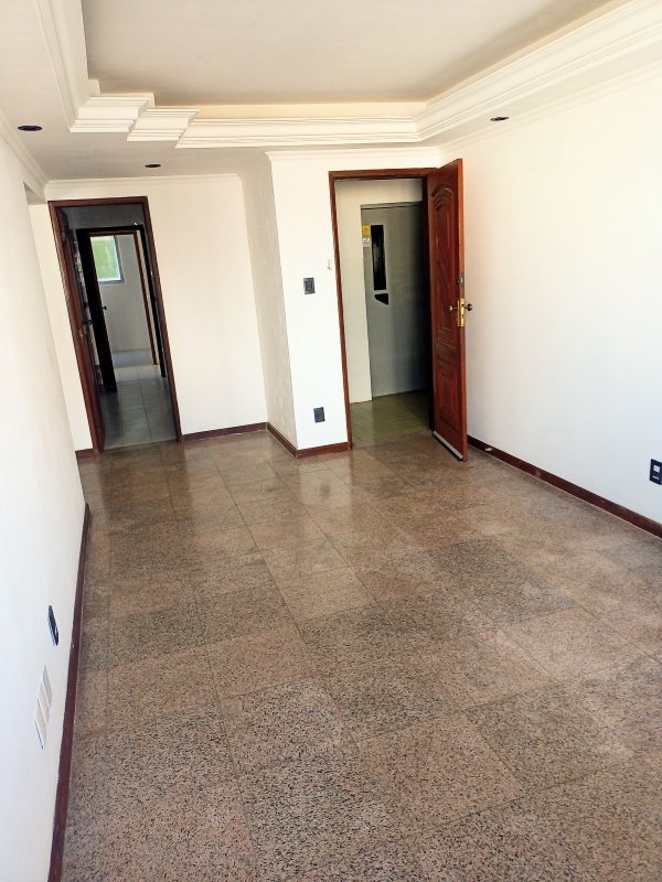 APARTAMENTO 2 QUARTOS DEPENDÊNCIA GARAGEM ELEVADOR ANDAR ALTO À VENDA NA BARRA! Rua Raul Drumond Salvador - 