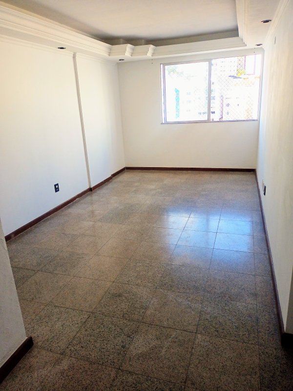 APARTAMENTO 2 QUARTOS DEPENDÊNCIA GARAGEM ELEVADOR ANDAR ALTO À VENDA NA BARRA! Rua Raul Drumond Salvador - 