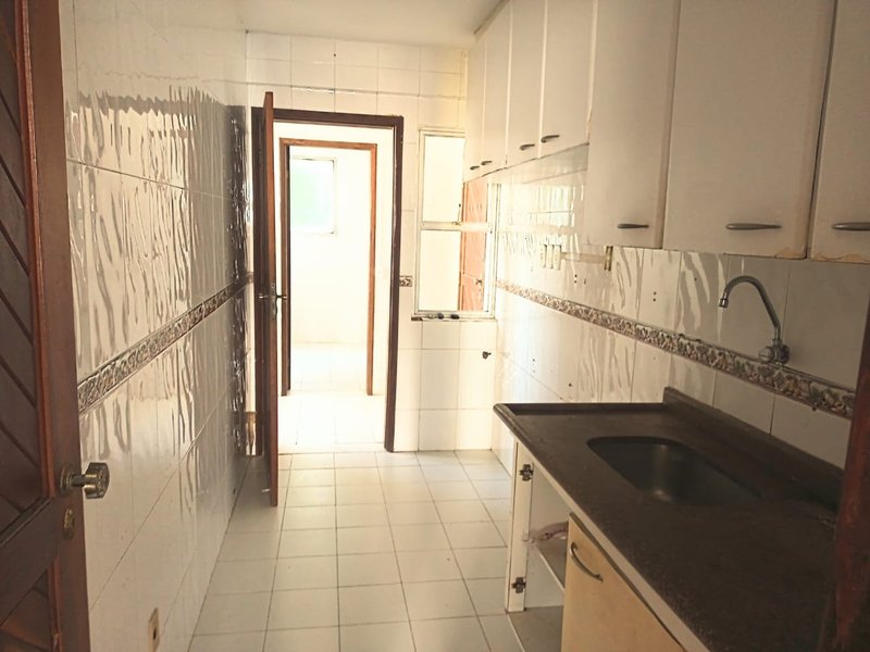 APARTAMENTO 2 QUARTOS DEPENDÊNCIA GARAGEM ELEVADOR ANDAR ALTO À VENDA NA BARRA! Rua Raul Drumond Salvador - 