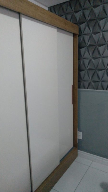 Apto com 2 quartos, sendo 1 suíte, MOBILIADO ,em frente a praça , andar alto com vista Mar Rua Encantado Capão da Canoa - 