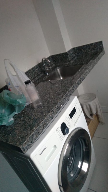 Apto com 2 quartos, sendo 1 suíte, MOBILIADO ,em frente a praça , andar alto com vista Mar Rua Encantado Capão da Canoa - 