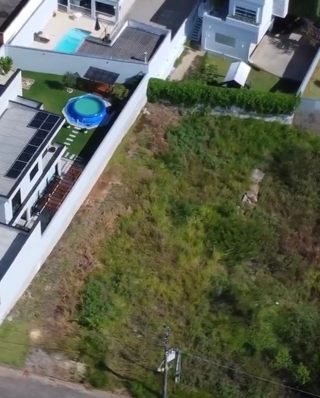 TERRENO NO CONDOMÍNIO LAGOA DOURADA - Brusque - 