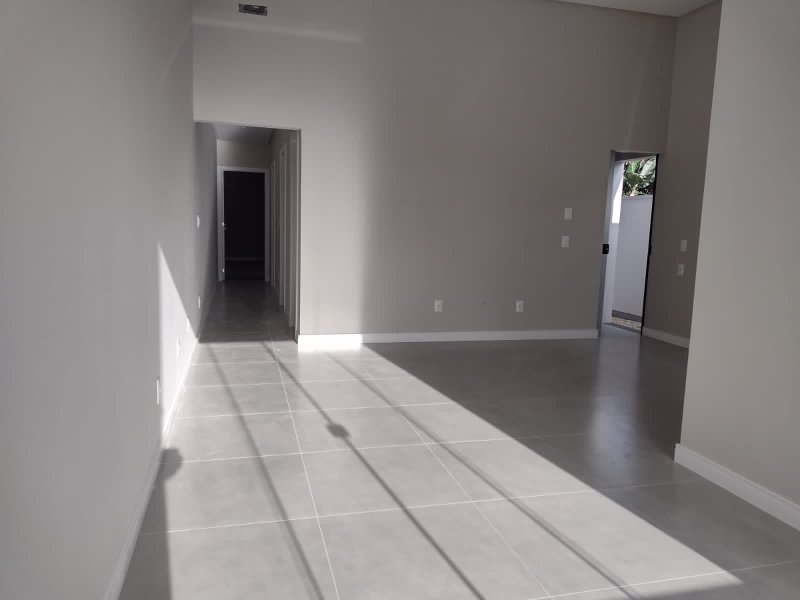 CASA COM 1 SUÍTE MAIS 2 DORMITÓRIOS EM DOM JOAQUIM - Brusque - 