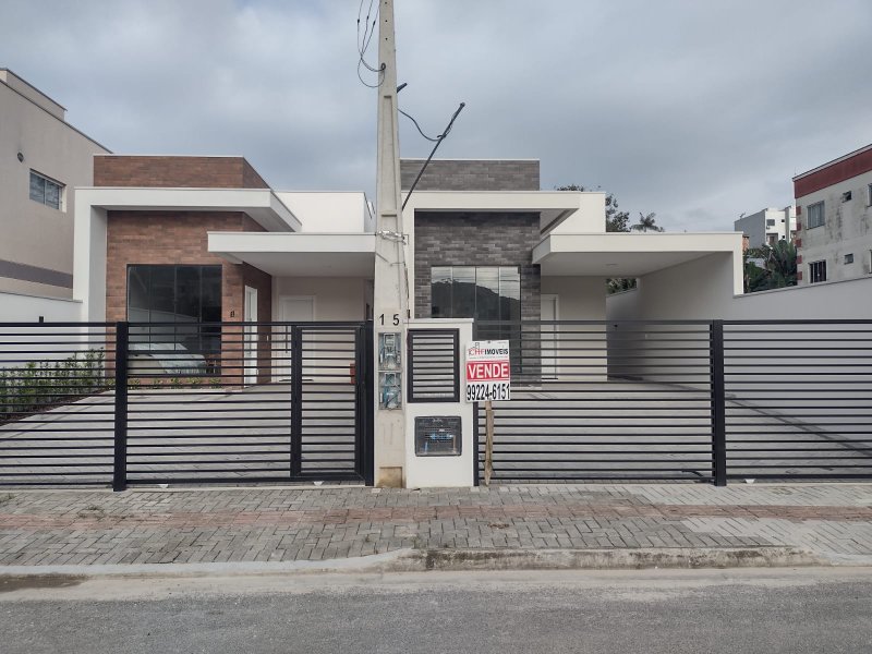 CASA COM 1 SUÍTE MAIS 2 DORMITÓRIOS EM DOM JOAQUIM - Brusque - 