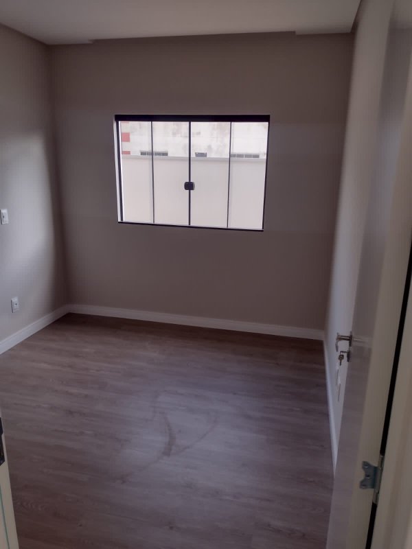 CASA COM 1 SUÍTE MAIS 2 DORMITÓRIOS EM DOM JOAQUIM - Brusque - 