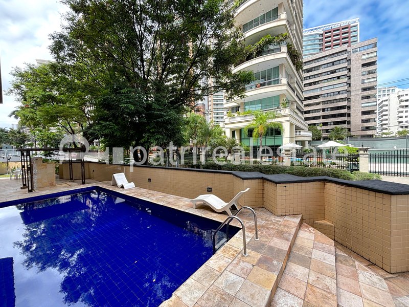 Flat Vista Mar Mobiliado 51 m² a uma quadra da Av. Beira Mar. Meireles - Fortaleza – CE Rua Tibúrcio Cavalcanti Fortaleza - 