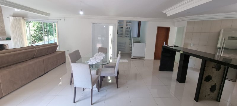 EXCELENTE CASA NO CONDOMINIO SAUSALITO Rua dos Salgueiros Mairiporã - 