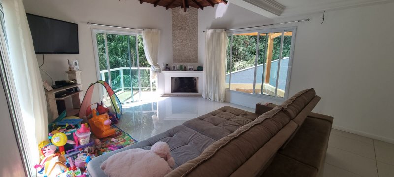 EXCELENTE CASA NO CONDOMINIO SAUSALITO Rua dos Salgueiros Mairiporã - 