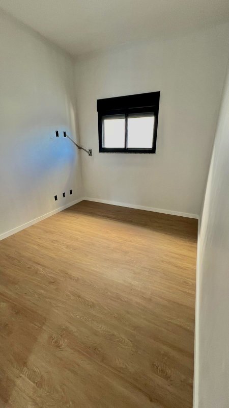 CASA DE ALTO PADRÃO COM 1 SUÍTE MASTER E MAIS DOIS DORMITÓRIOS NA GUABIRUBA - Guabiruba - 