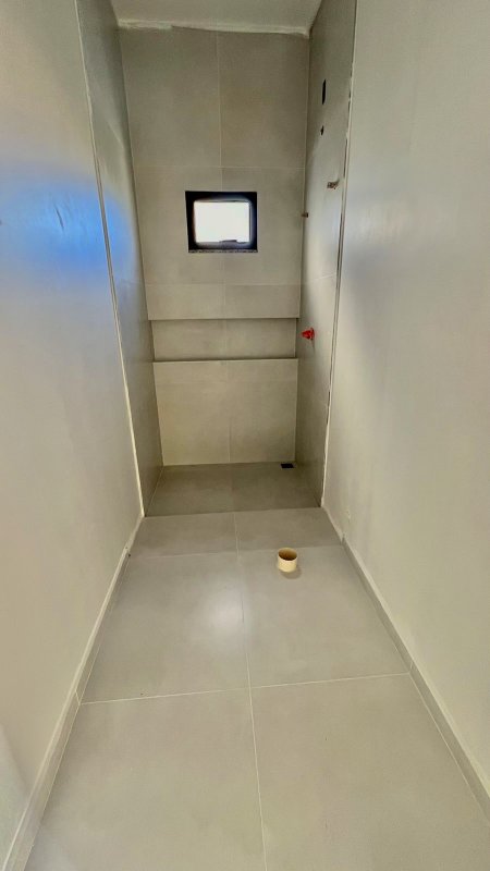 CASA DE ALTO PADRÃO COM 1 SUÍTE MASTER E MAIS DOIS DORMITÓRIOS NA GUABIRUBA - Guabiruba - 