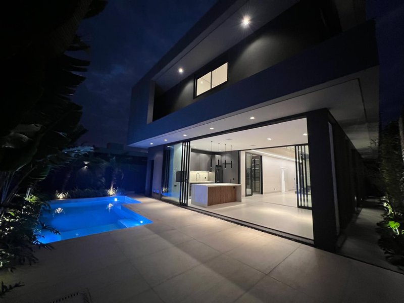 "Seu Refúgio de Luxo com Vista Deslumbrante para  área de Lazer com 5 suítes com closet" Rua Aleixo Garcia Campo Grande - 