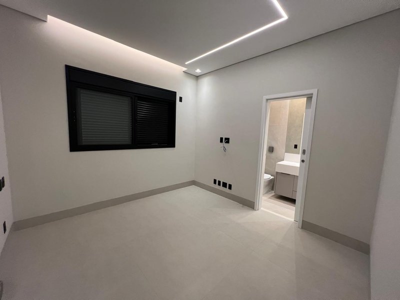 "Seu Refúgio de Luxo com Vista Deslumbrante para  área de Lazer com 5 suítes com closet" Rua Aleixo Garcia Campo Grande - 