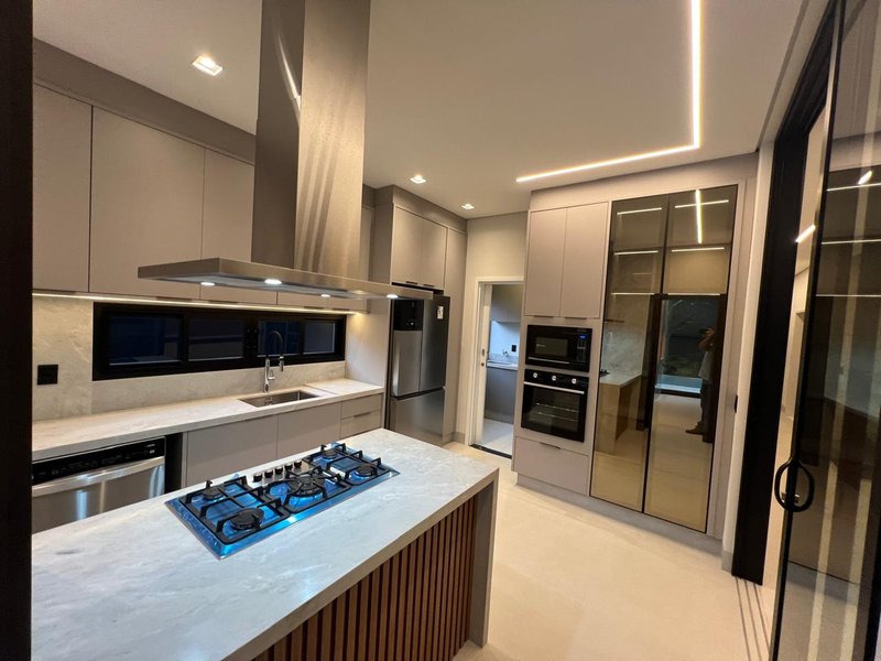 "Seu Refúgio de Luxo com Vista Deslumbrante para  área de Lazer com 5 suítes com closet" Rua Aleixo Garcia Campo Grande - 