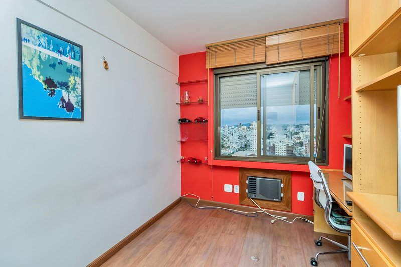 R$ 749.900 - ÓTIMO APARTAMENTO - ANDAR ALTO - 90M2 - 3 DORM - VISTA - INFRA - 1 VAGA Avenida Borges de Medeiros Porto Alegre - 