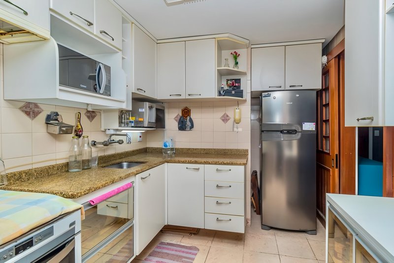 R$ 749.900 - ÓTIMO APARTAMENTO - ANDAR ALTO - 90M2 - 3 DORM - VISTA - INFRA - 1 VAGA Avenida Borges de Medeiros Porto Alegre - 