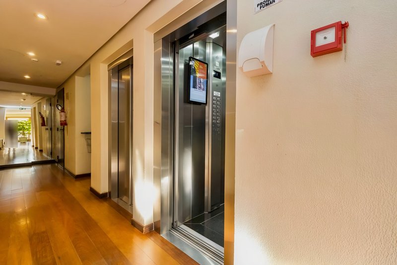 R$ 749.900 - ÓTIMO APARTAMENTO - ANDAR ALTO - 90M2 - 3 DORM - VISTA - INFRA - 1 VAGA Avenida Borges de Medeiros Porto Alegre - 