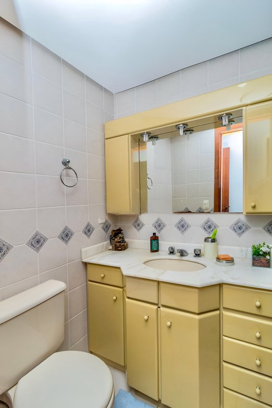 R$ 749.900 - ÓTIMO APARTAMENTO - ANDAR ALTO - 90M2 - 3 DORM - VISTA - INFRA - 1 VAGA Avenida Borges de Medeiros Porto Alegre - 