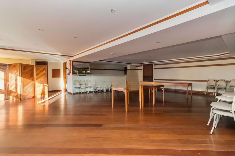 R$ 749.900 - ÓTIMO APARTAMENTO - ANDAR ALTO - 90M2 - 3 DORM - VISTA - INFRA - 1 VAGA Avenida Borges de Medeiros Porto Alegre - 