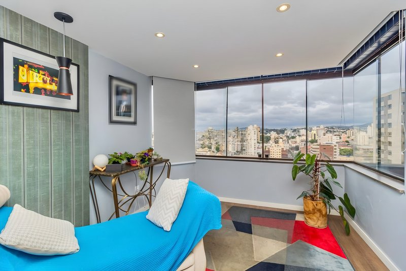R$ 749.900 - ÓTIMO APARTAMENTO - ANDAR ALTO - 90M2 - 3 DORM - VISTA - INFRA - 1 VAGA Avenida Borges de Medeiros Porto Alegre - 