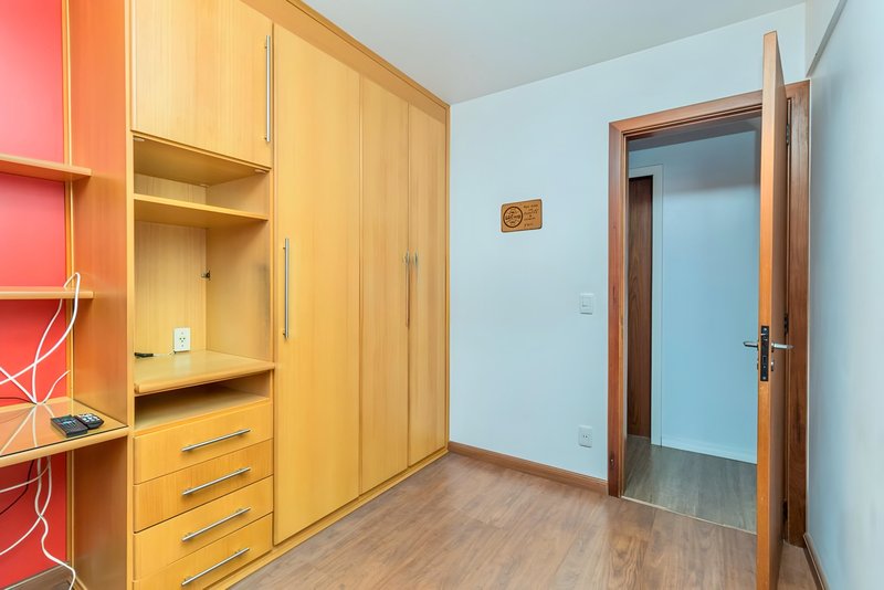 R$ 749.900 - ÓTIMO APARTAMENTO - ANDAR ALTO - 90M2 - 3 DORM - VISTA - INFRA - 1 VAGA Avenida Borges de Medeiros Porto Alegre - 