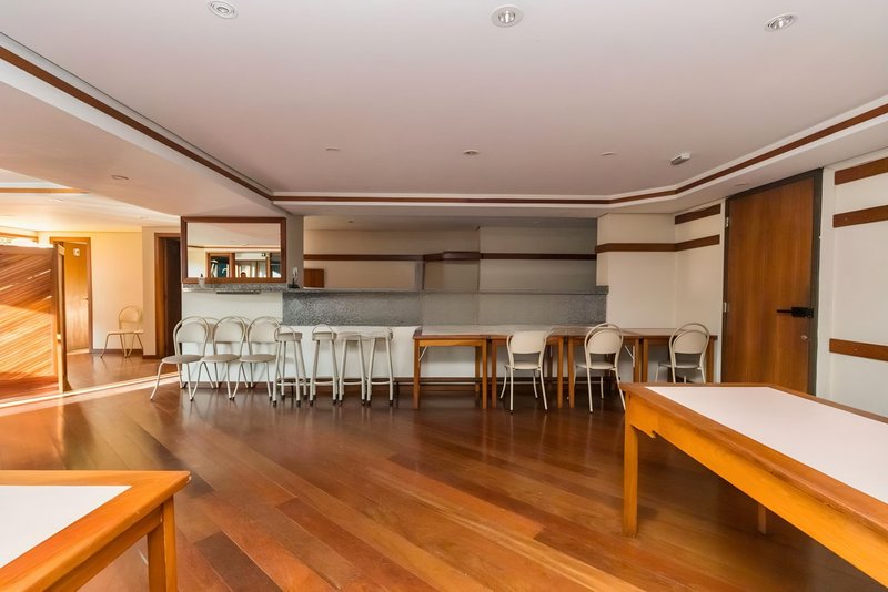 R$ 749.900 - ÓTIMO APARTAMENTO - ANDAR ALTO - 90M2 - 3 DORM - VISTA - INFRA - 1 VAGA Avenida Borges de Medeiros Porto Alegre - 