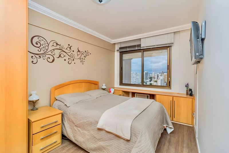 R$ 749.900 - ÓTIMO APARTAMENTO - ANDAR ALTO - 90M2 - 3 DORM - VISTA - INFRA - 1 VAGA Avenida Borges de Medeiros Porto Alegre - 