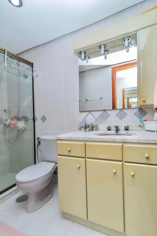 R$ 749.900 - ÓTIMO APARTAMENTO - ANDAR ALTO - 90M2 - 3 DORM - VISTA - INFRA - 1 VAGA Avenida Borges de Medeiros Porto Alegre - 