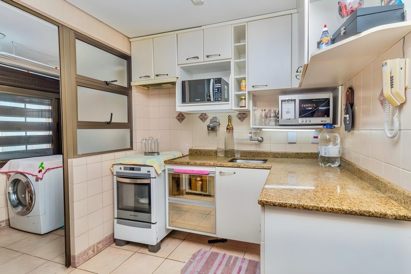 R$ 749.900 - ÓTIMO APARTAMENTO - ANDAR ALTO - 90M2 - 3 DORM - VISTA - INFRA - 1 VAGA Avenida Borges de Medeiros Porto Alegre - 