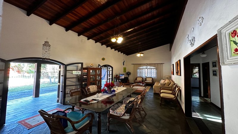 Casa em uma travessa da estrada do cascalho com uma área extensa de 1.765,61 de terreno - São Sebastião - 
