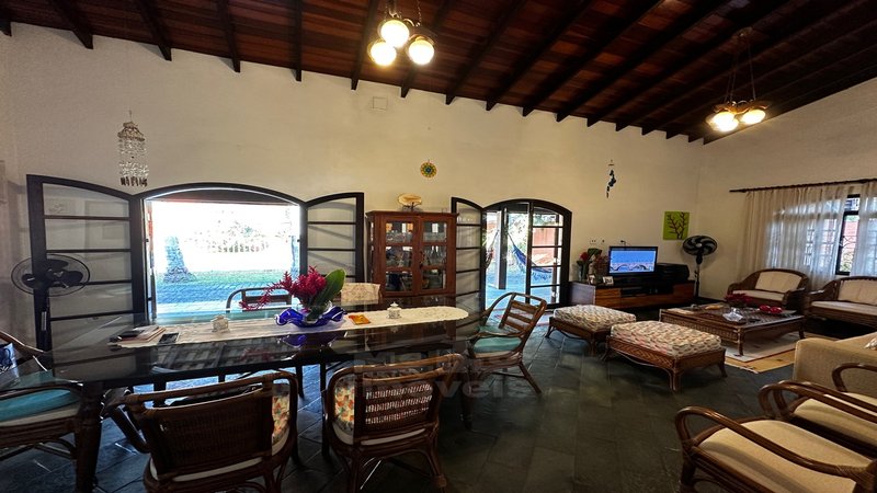 Casa em uma travessa da estrada do cascalho com uma área extensa de 1.765,61 de terreno - São Sebastião - 