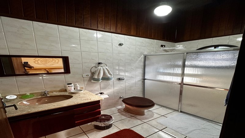 Casa em uma travessa da estrada do cascalho com uma área extensa de 1.765,61 de terreno - São Sebastião - 