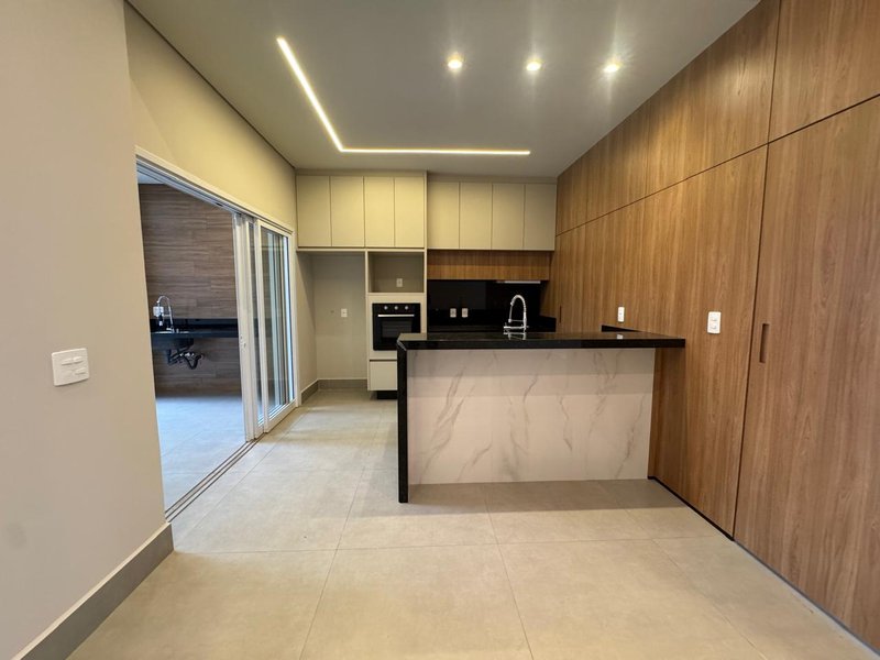 Linda Casa T&eacute;rrea &agrave; Venda em Condom&iacute;nio em Paul&iacute;nia/SP Venida Luís Greco Paulínia - 