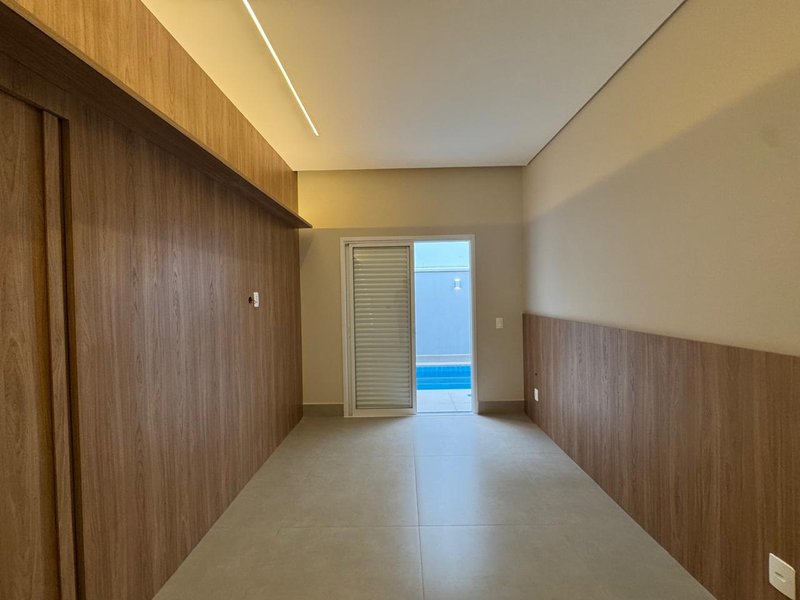 Linda Casa T&eacute;rrea &agrave; Venda em Condom&iacute;nio em Paul&iacute;nia/SP Venida Luís Greco Paulínia - 