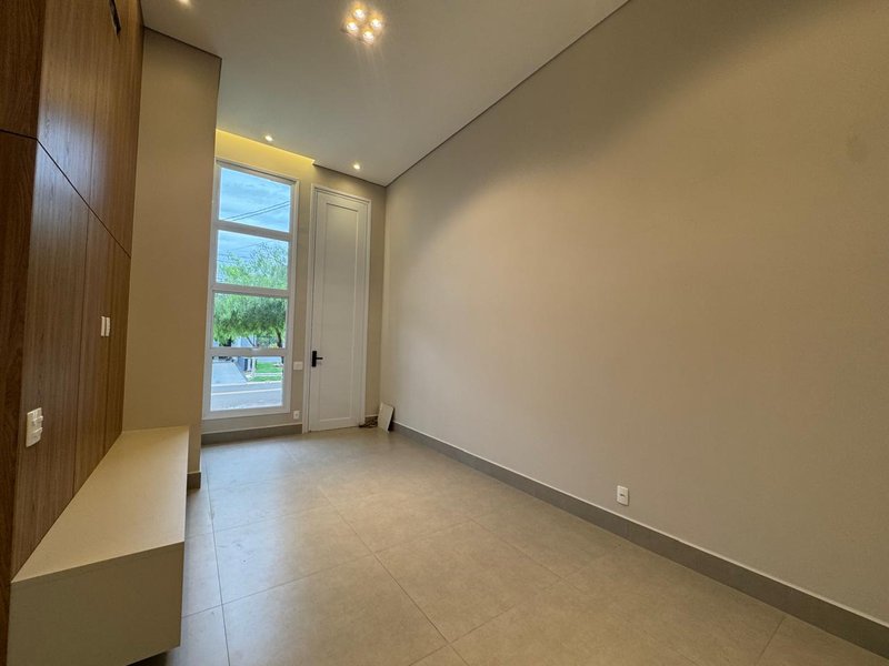 Linda Casa T&eacute;rrea &agrave; Venda em Condom&iacute;nio em Paul&iacute;nia/SP Venida Luís Greco Paulínia - 